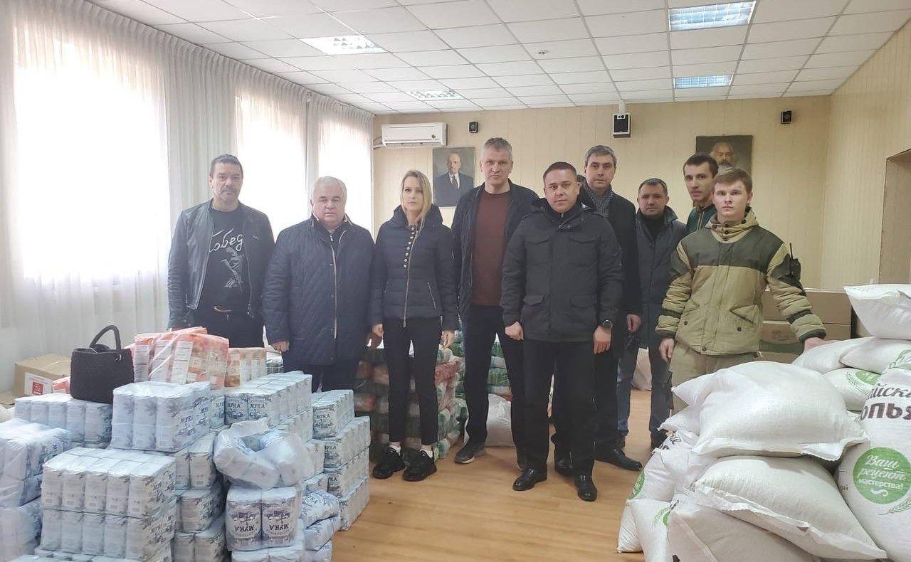 Айрат Гибатдинов посетил Луганскую Народную Республику, где совместно с депутатами Государственной Думы передал более 45 тонн гуманитарной помощи для жителей ЛНР