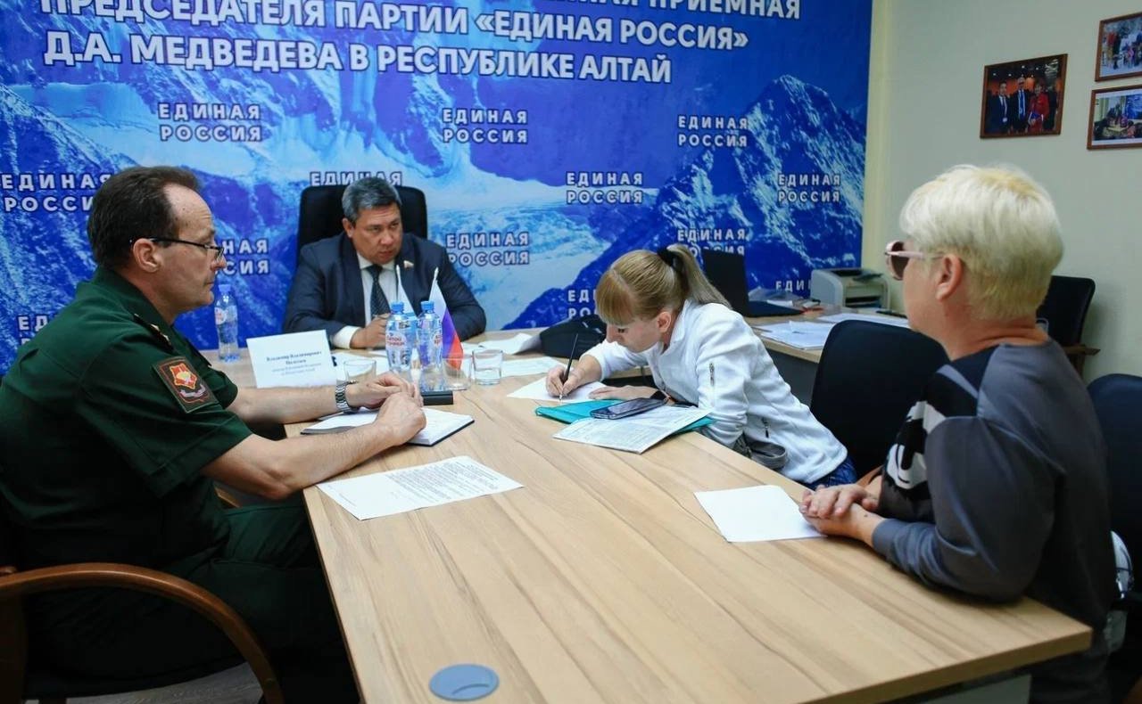 Владимир Полетаев провел личный прием граждан в Республике Алтай