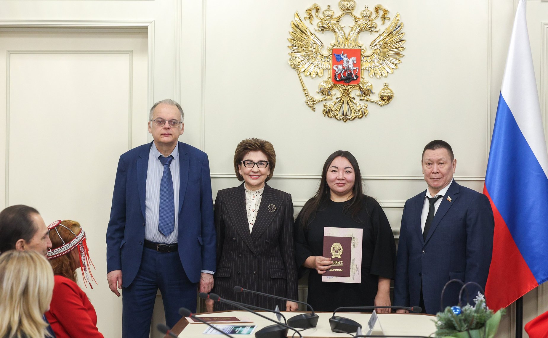 Награждение участников профессиональной переподготовки в сфере эффективных практик устойчивого развития коренных малочисленных народов Севера, Сибири и Дальнего Востока России