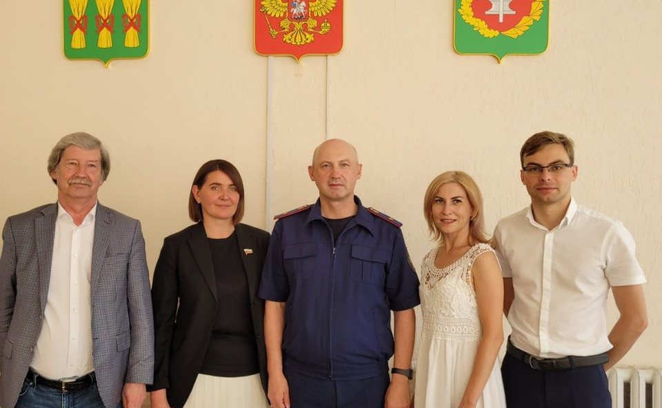 Юлия Лазуткина и руководитель регионального Следственного управления Следственного комитета России Дмитрий Матушкин совершили рабочую поездку в Никольский и Кузнецкий районы