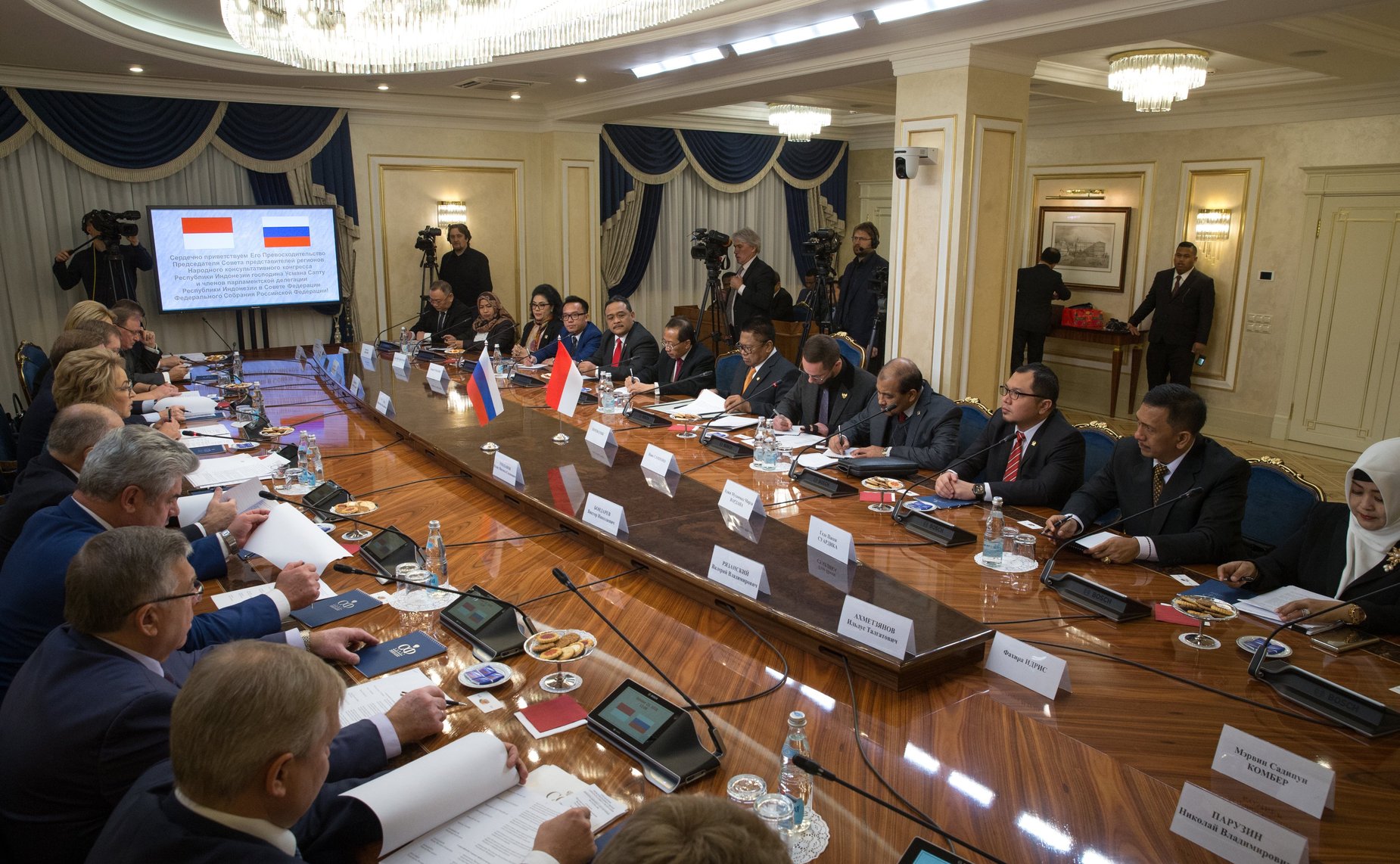 Валентина Матвиенко провела встречу с Председателем Совета представителей регионов Народного консультативного конгресса Республики Индонезии Усманом Саптой