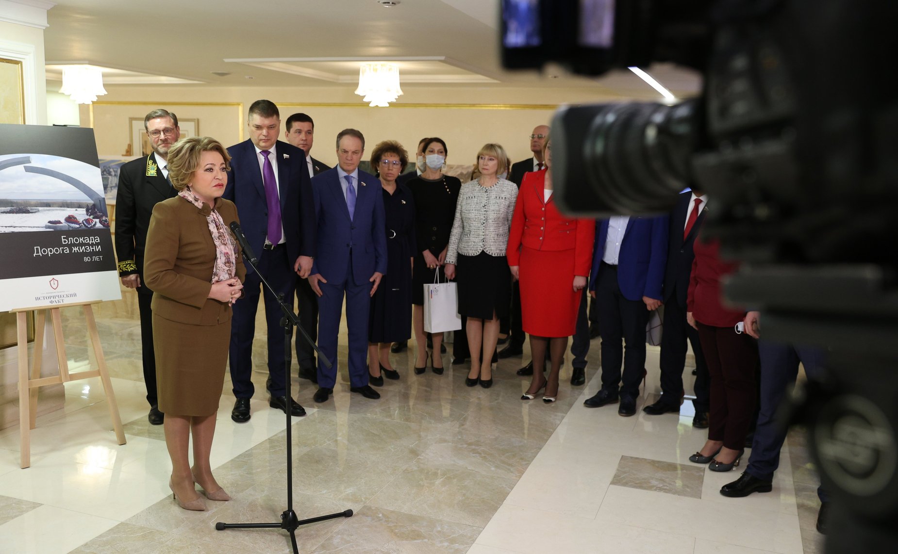 Валентина Матвиенко открыла выставку детского рисунка о легендарной полуторке, посвященной 80-летию «Дороги Жизни»