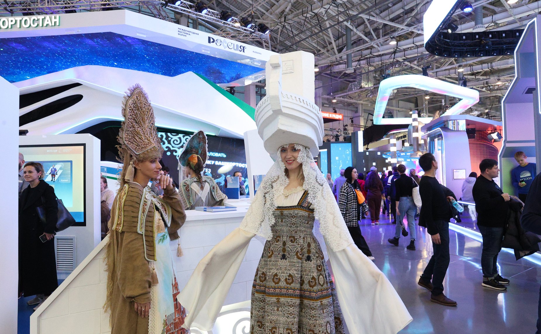 Валентина Матвиенко приняла участие в марафоне Российского общества «Знание», который проходит на Международной выставке-форуме «Россия» на ВДНХ