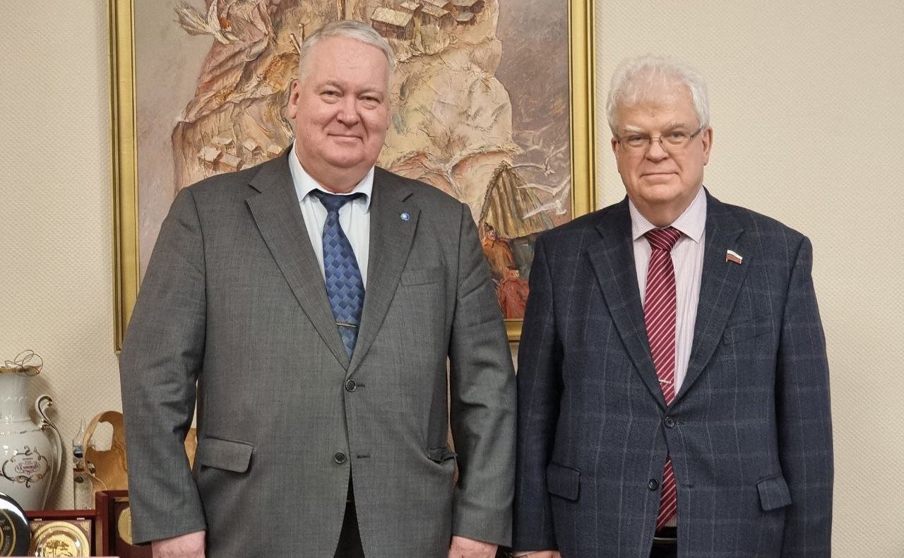 Владимир Чижов в рамках рабочей поездки в регион посетил Петрозаводский государственный университет (ПетрГУ) и Арктический центр университета