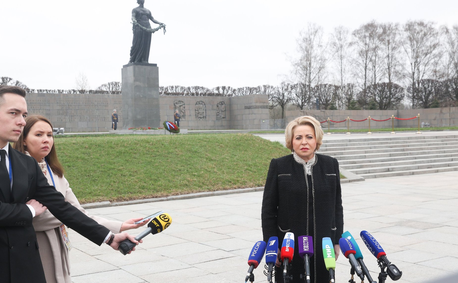 Пресс-подход Председателя Совета Федерации Валентины Матвиенко