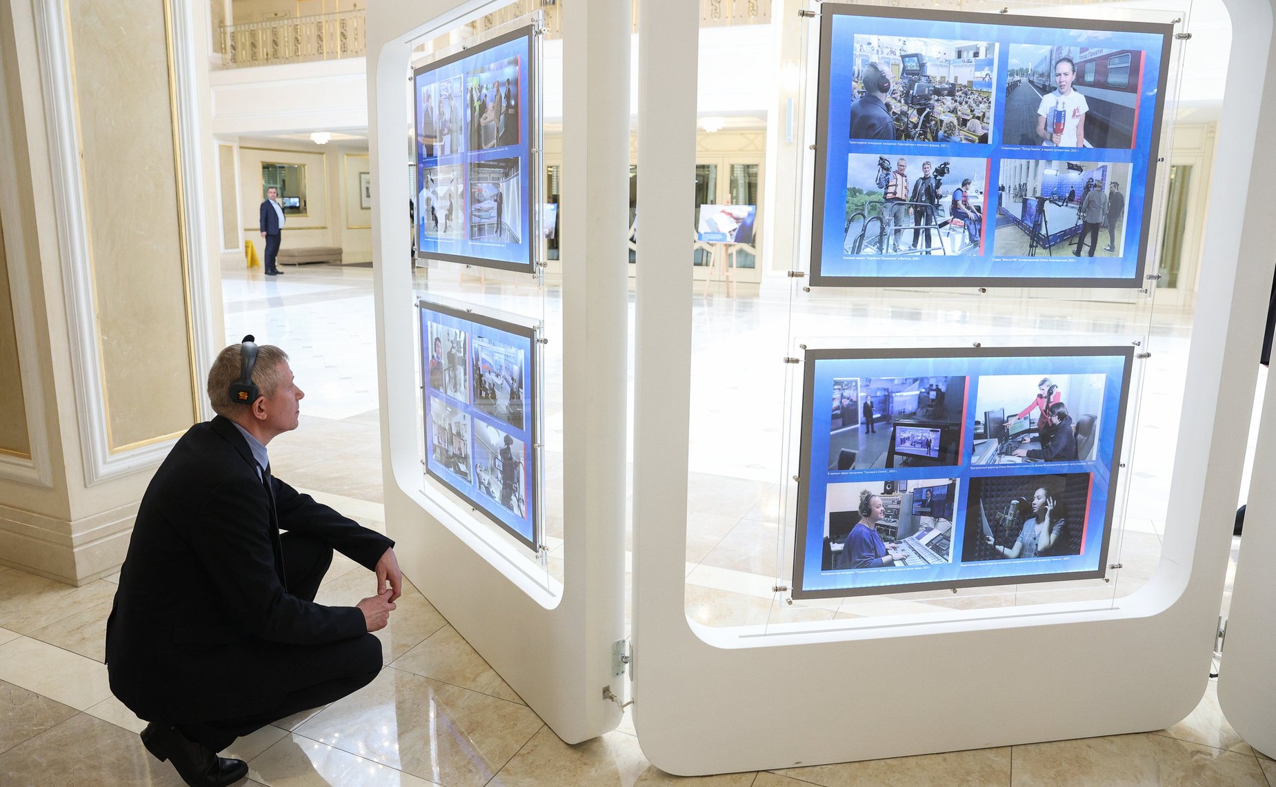 Валентина Матвиенко поздравила с юбилейными датами парламентские СМИ. В этом году «Парламентская газета» отмечает 25-летие, а телеканал Совета Федерации «Вместе-РФ» — десять лет