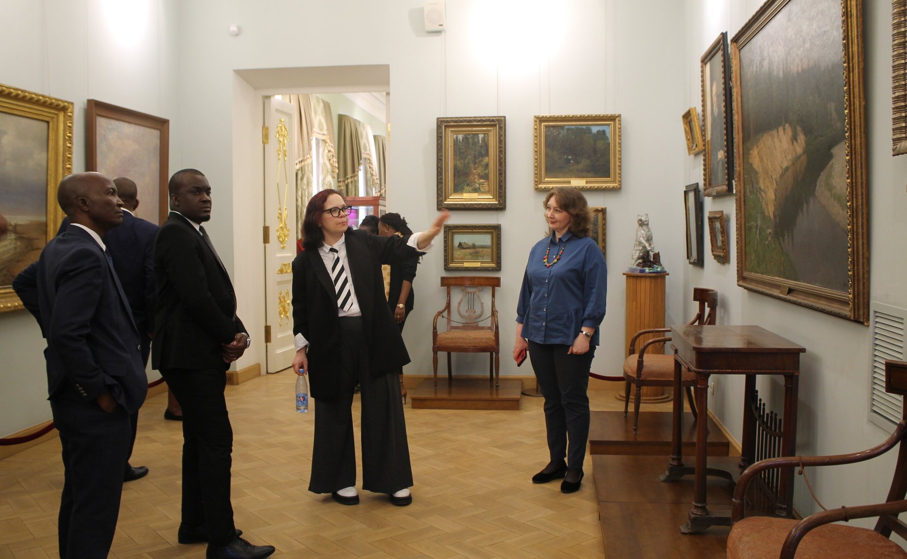 Делегация Зимбабве во главе с председателем Сената Парламента Республики Мейбл Чиномоной посетила Тверскую область. Поездка прошла в рамках официального визита в Россию, состоявшегося по приглашению Председателя СФ Валентины Матвиенко