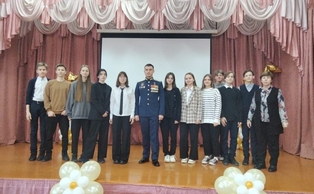 В школах Мари-Турекского района проходят встречи учащихся с Героем России Сергеем Иштугановым