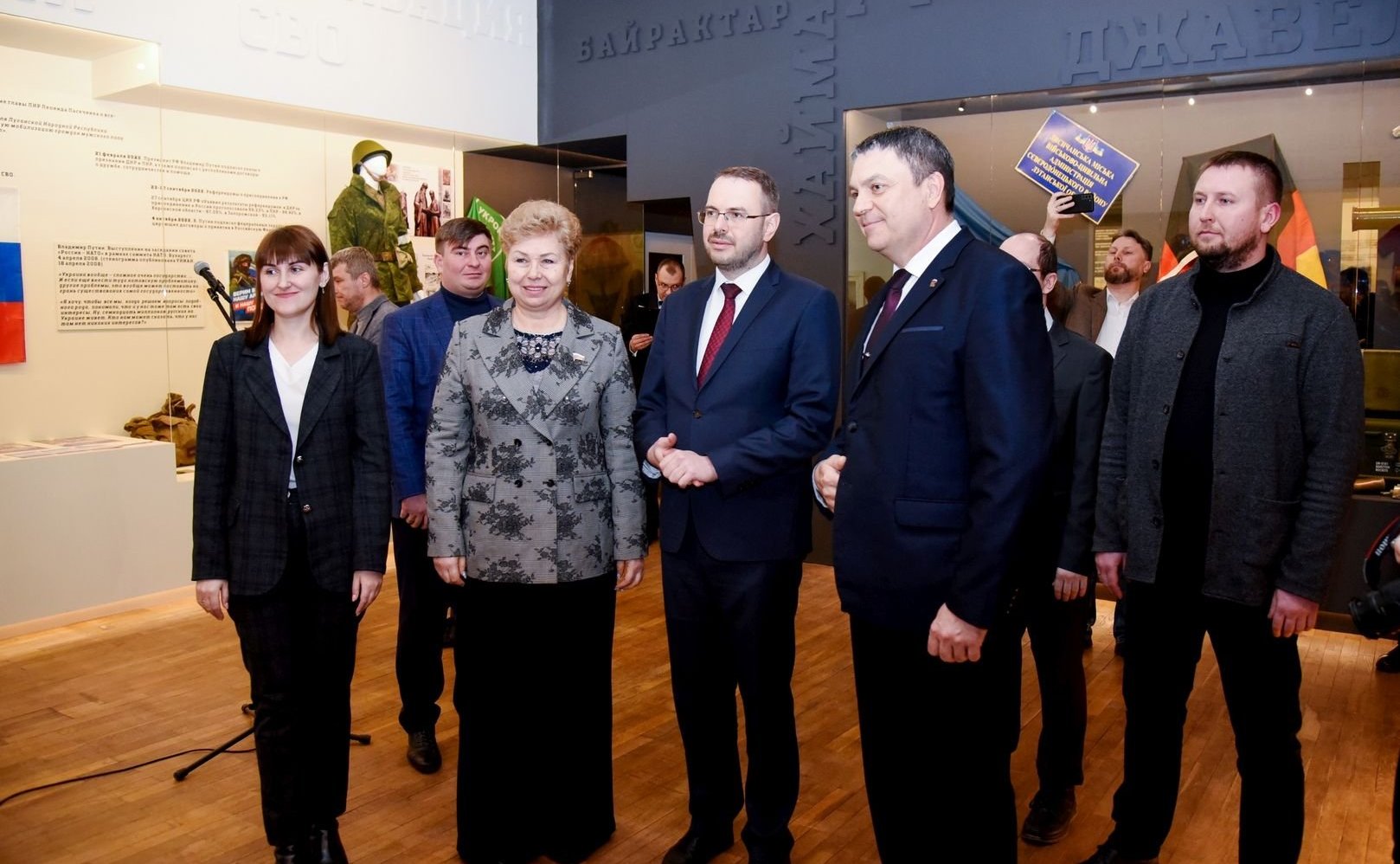 Ольга Бас в ходе поездки в регион приняла участие в открытии обновленного зала новейшей истории в Луганском краеведческом музее