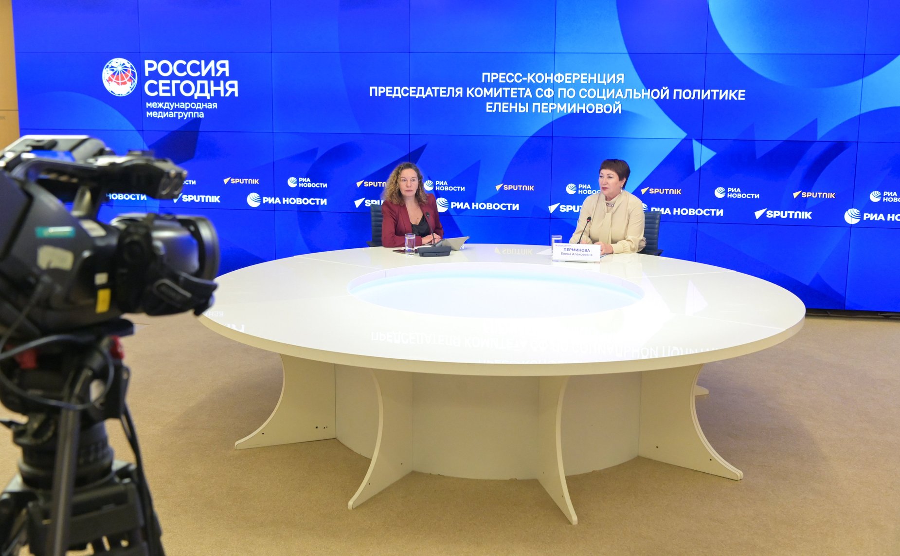 В международном мультимедийном пресс-центре Медиагруппы «Россия сегодня» состоялась пресс-конференция председателя Комитета СФ по социальной политике Елены Перминовой по итогам работы Комитета в осеннюю сессию