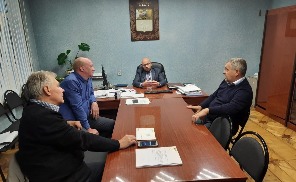 Сенатор обсудил с главой Кемской администрации вопросы, связанные со строительством новой школы