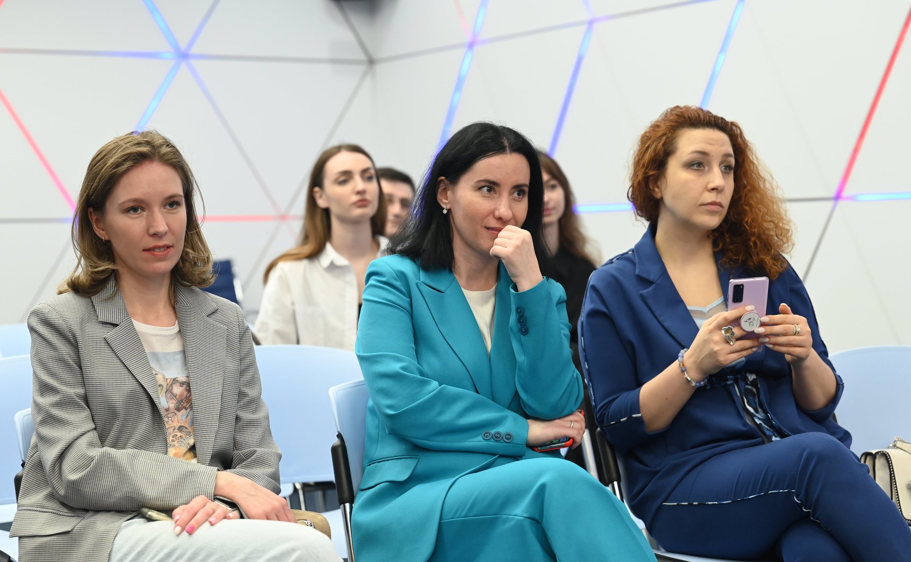 Пресс-конференция, посвященная запуску второго сезона проекта «Женщины: Школа наставничества» в пресс-центре МИА «Россия сегодня»