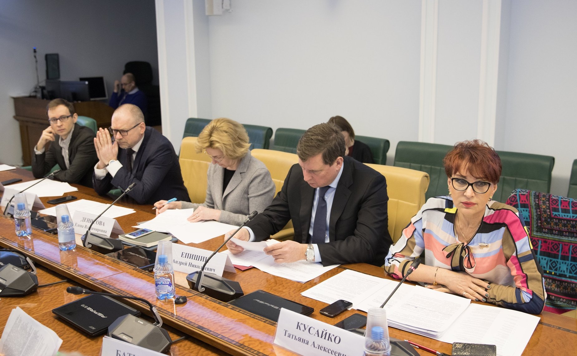 Заседание рабочей группы Комитета СФ по социальной политике по законодательному регулированию применения лекарственных средств в педиатрии