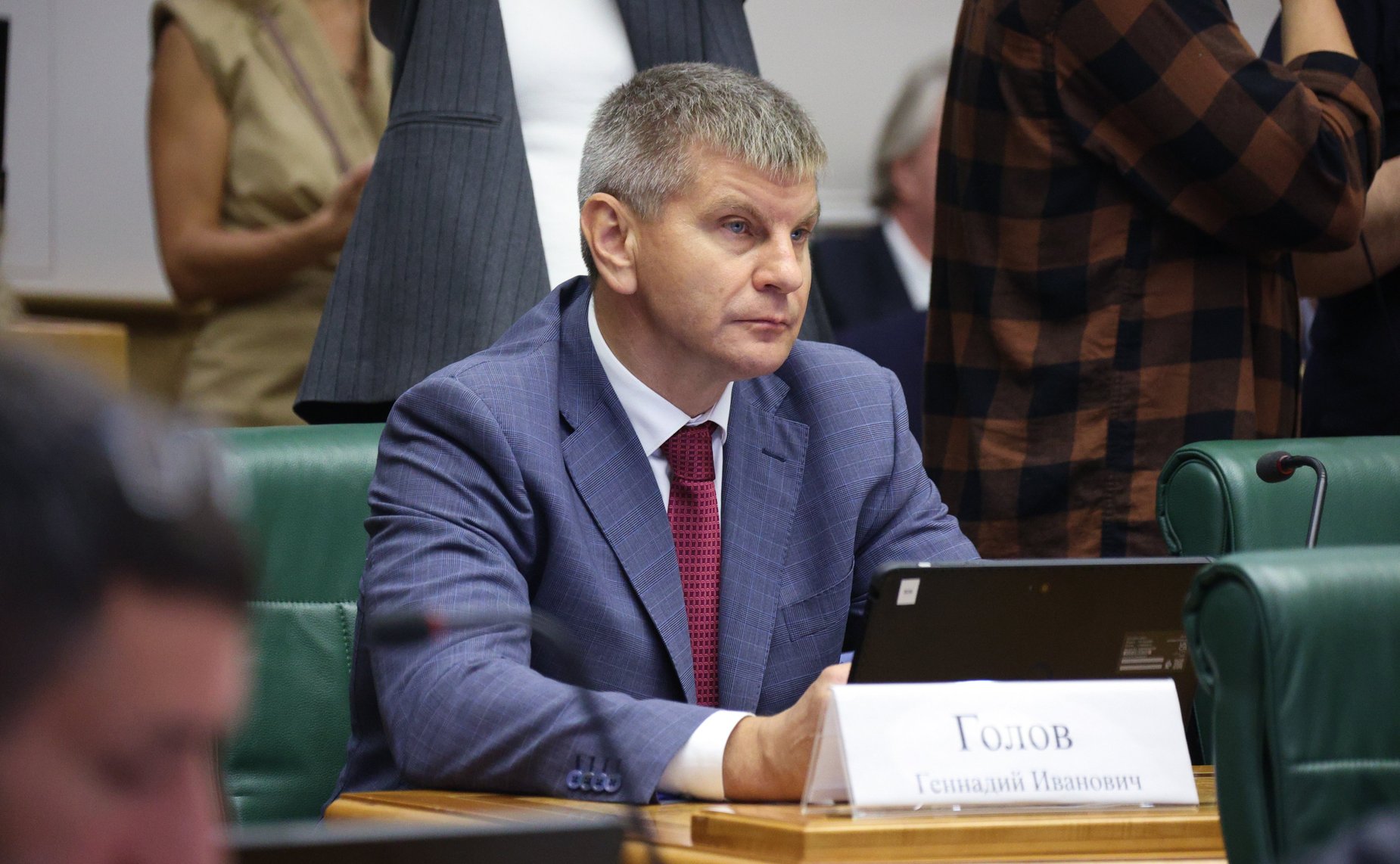 Геннадий Голов