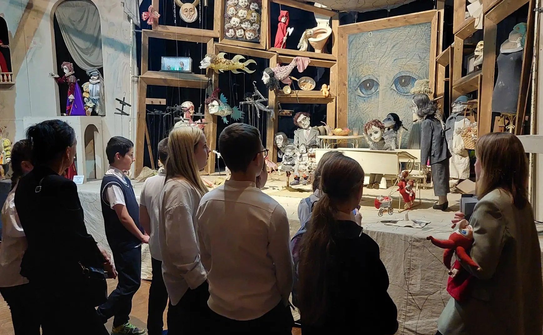 Владимир Нетёсов помог школьникам прикоснуться к театральному искусству