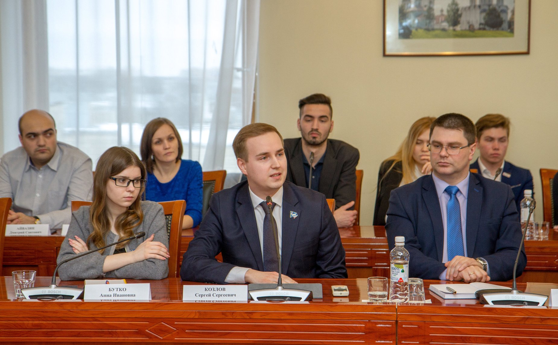 Заседание Дискуссионного клуба при Молодежном парламенте области