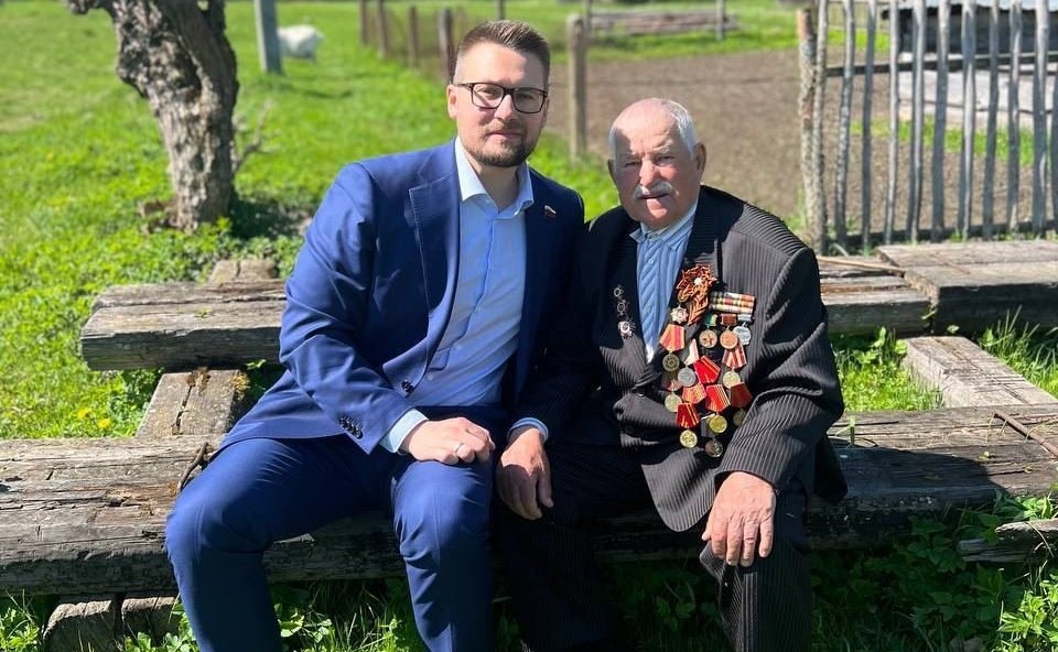 Руслан Смашнёв поздравил ветеранов из Смоленской области с Днём Победы