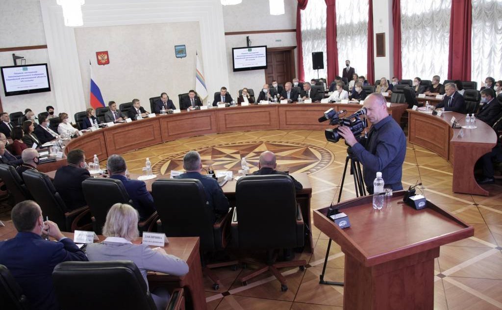 Юрий Валяев в рамках рабочей поездки в регион принял участие в заседании Законодательного Собрания VII созыва