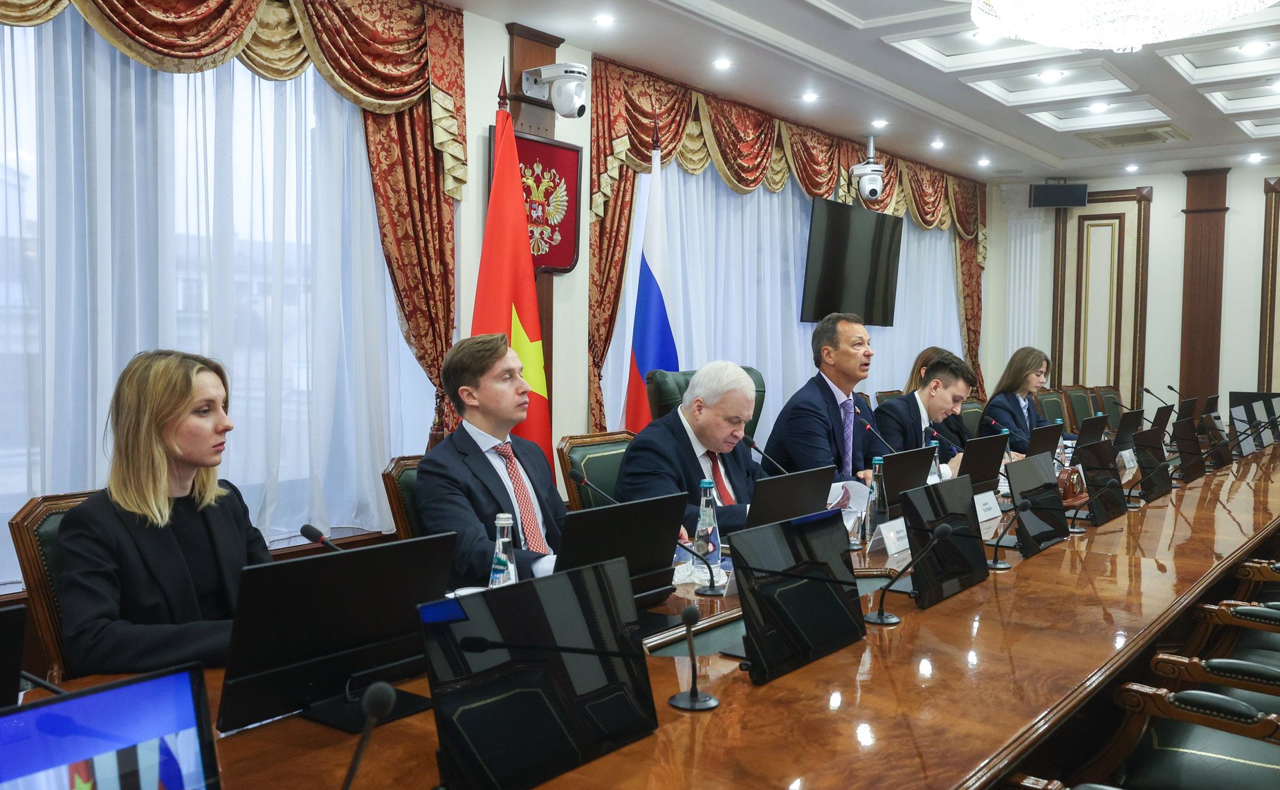 Встреча первого заместителя Председателя Совета Федерации Андрея Яцкина с заместителем Председателя Национального собрания Социалистической Республики Вьетнам Нгуен Кхак Динем в формате совместного заседания групп по сотрудничеству