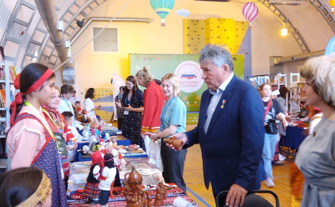 Юрий Воробьев принял участие в заключительном этапе Всероссийского детского фестиваля «Наследники традиций», который проходит на Вологодчине