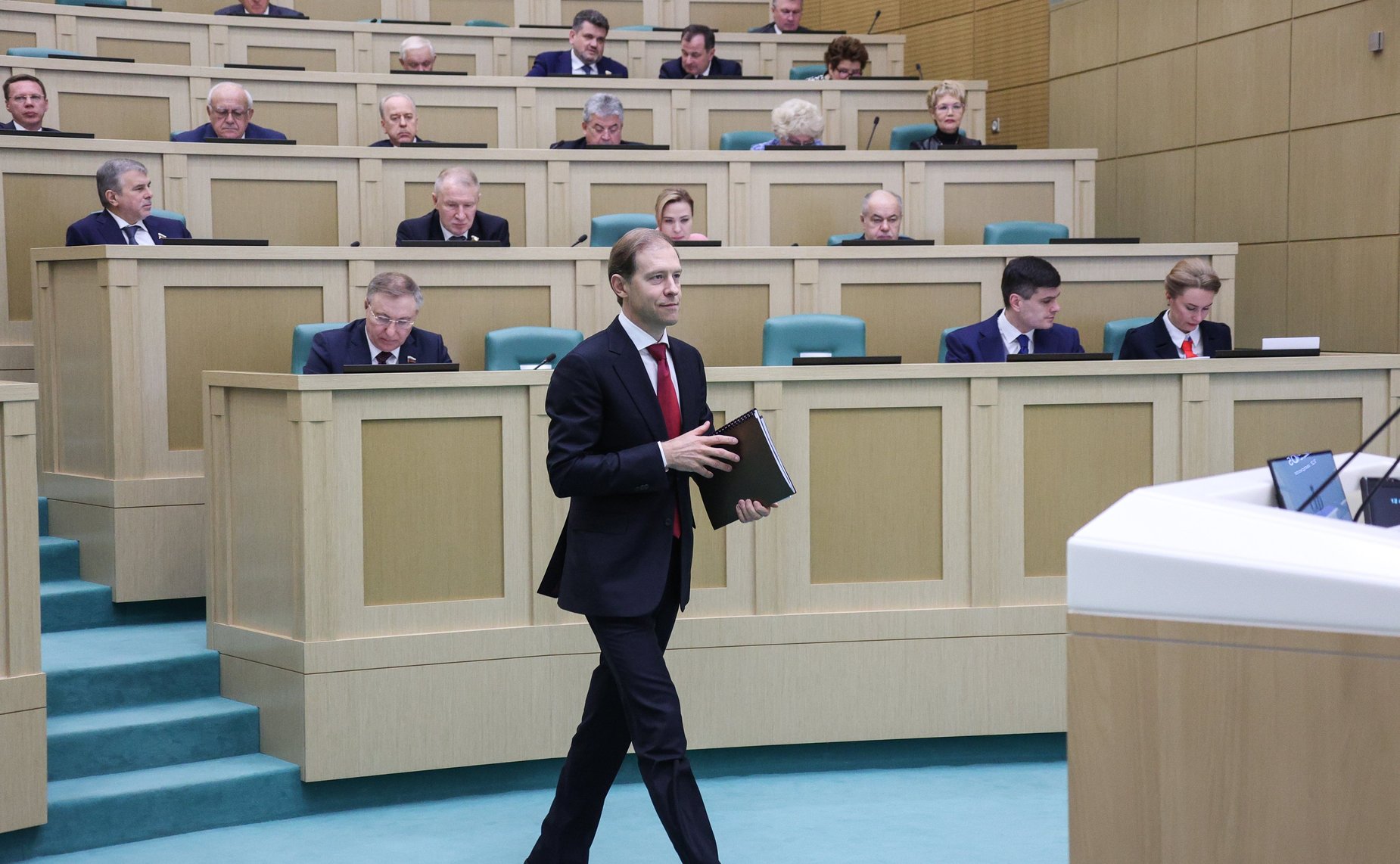 Денис Мантуров