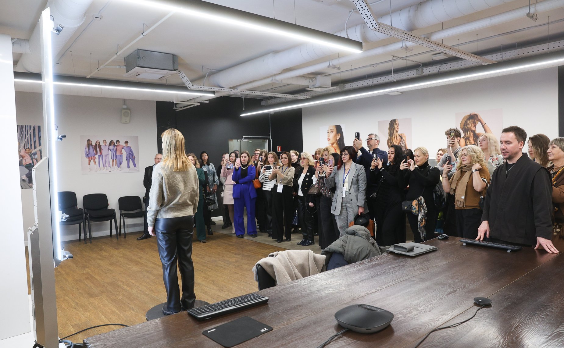 Экскурсия по пространству RASKROI. IV Международный форум «Содружество моды»