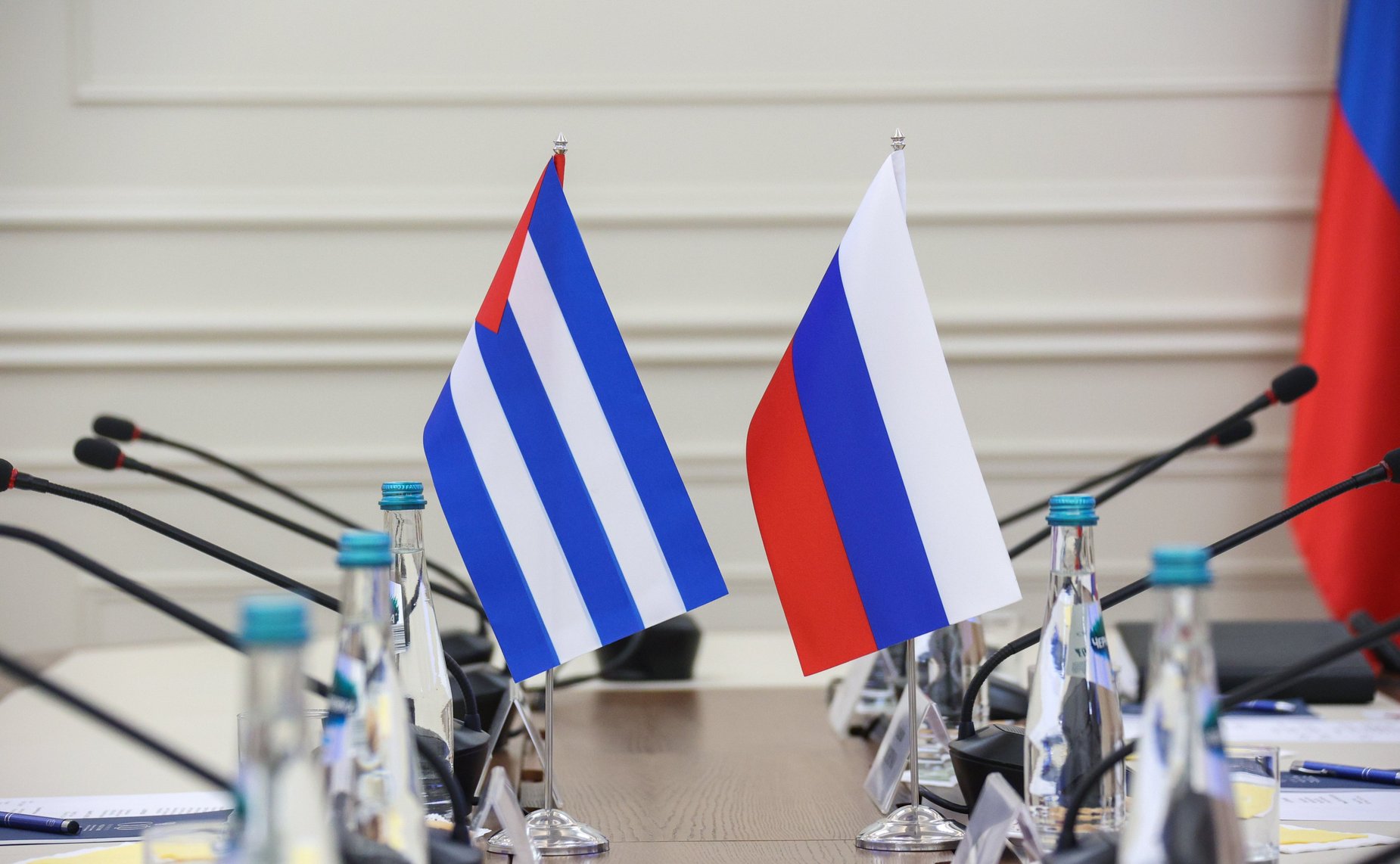 Встреча председателя Комитета СФ по федеративному устройству, региональной политике, местному самоуправлению и делам Севера Андрея Шевченко с Чрезвычайным и Полномочным Послом Республики Куба в Российской Федерации Энрике Орта Гонсалесом