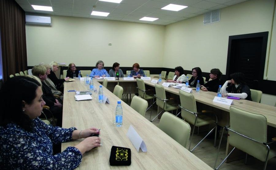 Елена Писарева провела круглый стол на тему «Ресурсы и перспективы модернизации программ подготовки кадров для системы образования детей с инвалидностью и ограниченными возможностями здоровья»