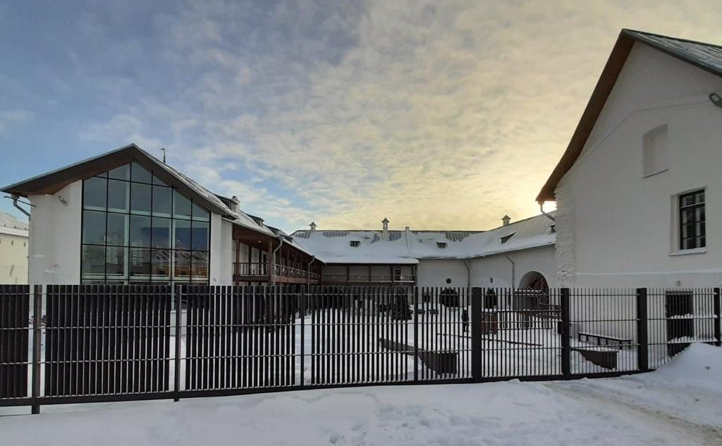 Отреставрированный Конюшенный двор Ростовского кремля