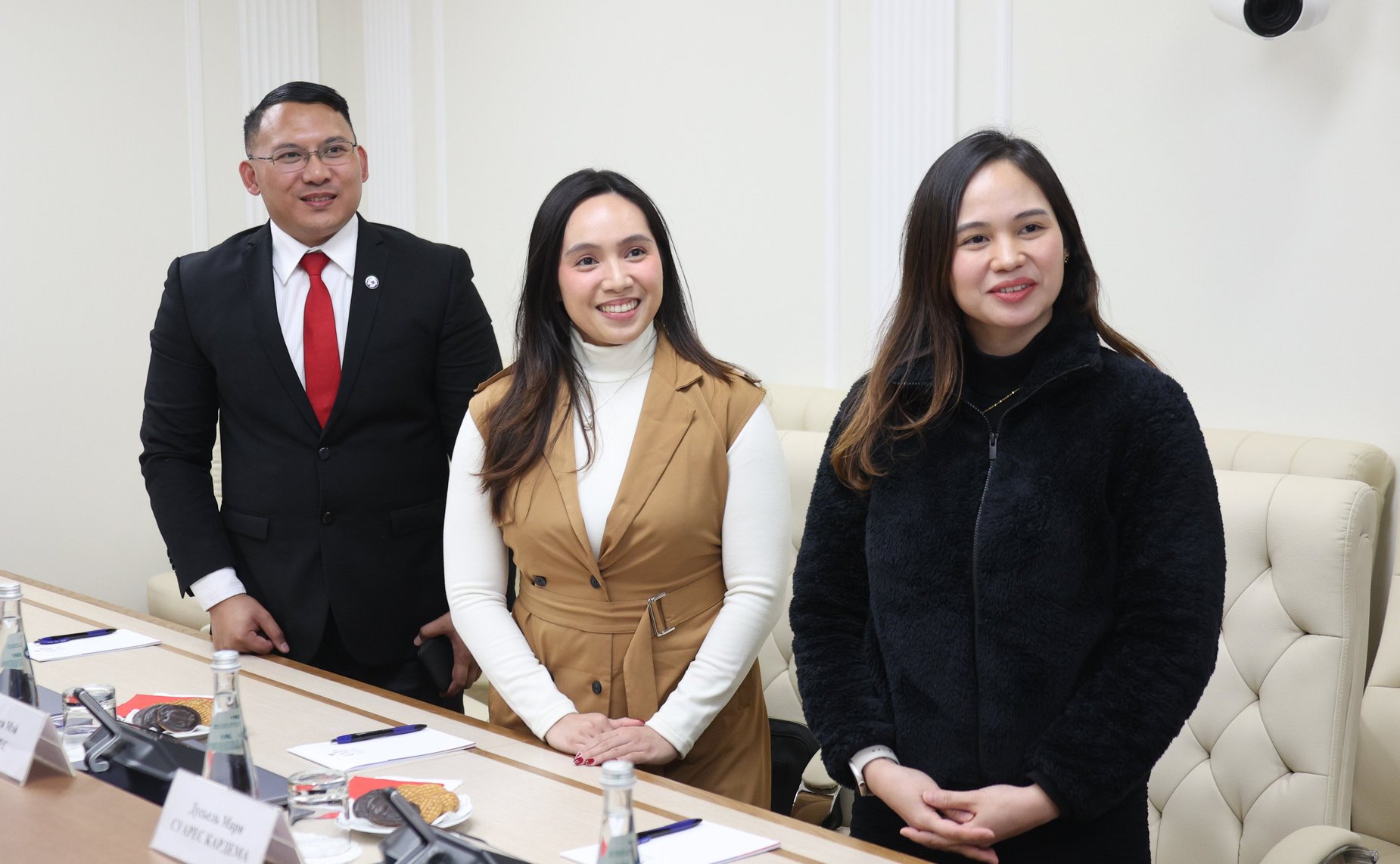 Встреча первого заместителя председателя Комитета СФ по международным делам Андрея Денисова с заместителем Председателя Комитета по обороне Конгресса Республики Филиппины Дрикси Мэй Суарес Кардемой