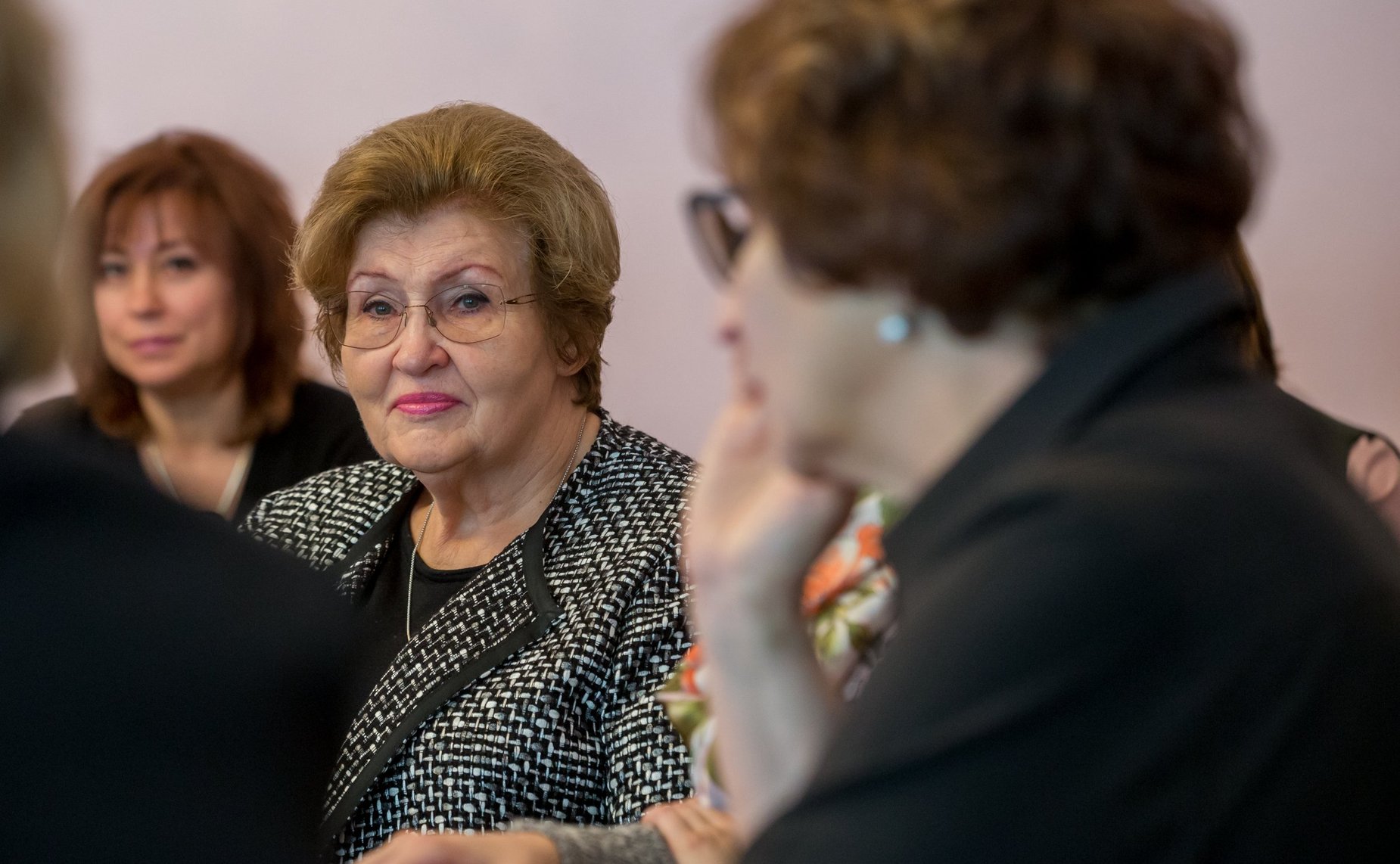 Е. Лахова открыла выставку и научно-практическую конференцию, посвященную женщинам, занимающимся научной деятельностью