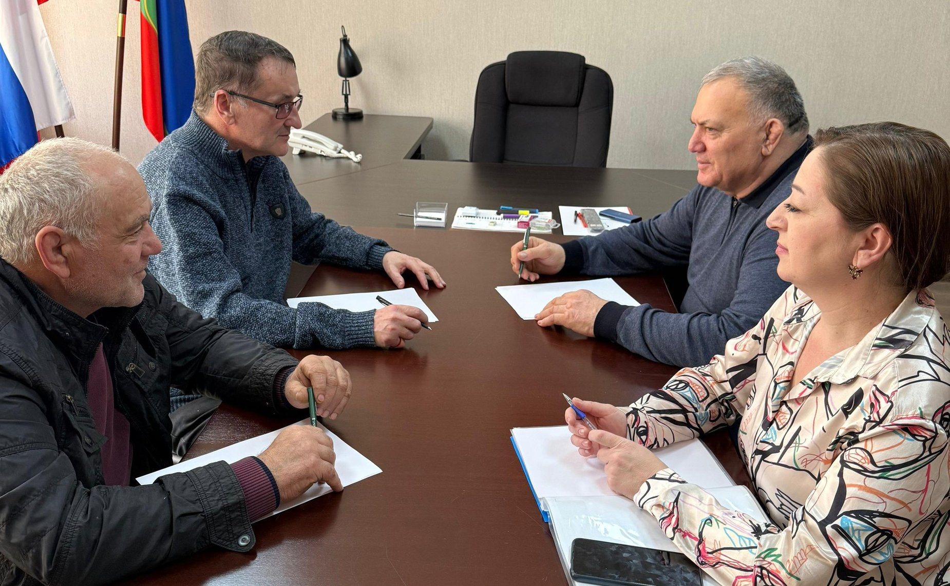 Крым Казаноков провел в регионе рабочую встречу с руководителем регионального отделения организации военных инвалидов «ВоИн» в КЧР и ветераном боевых действий в Афганистане