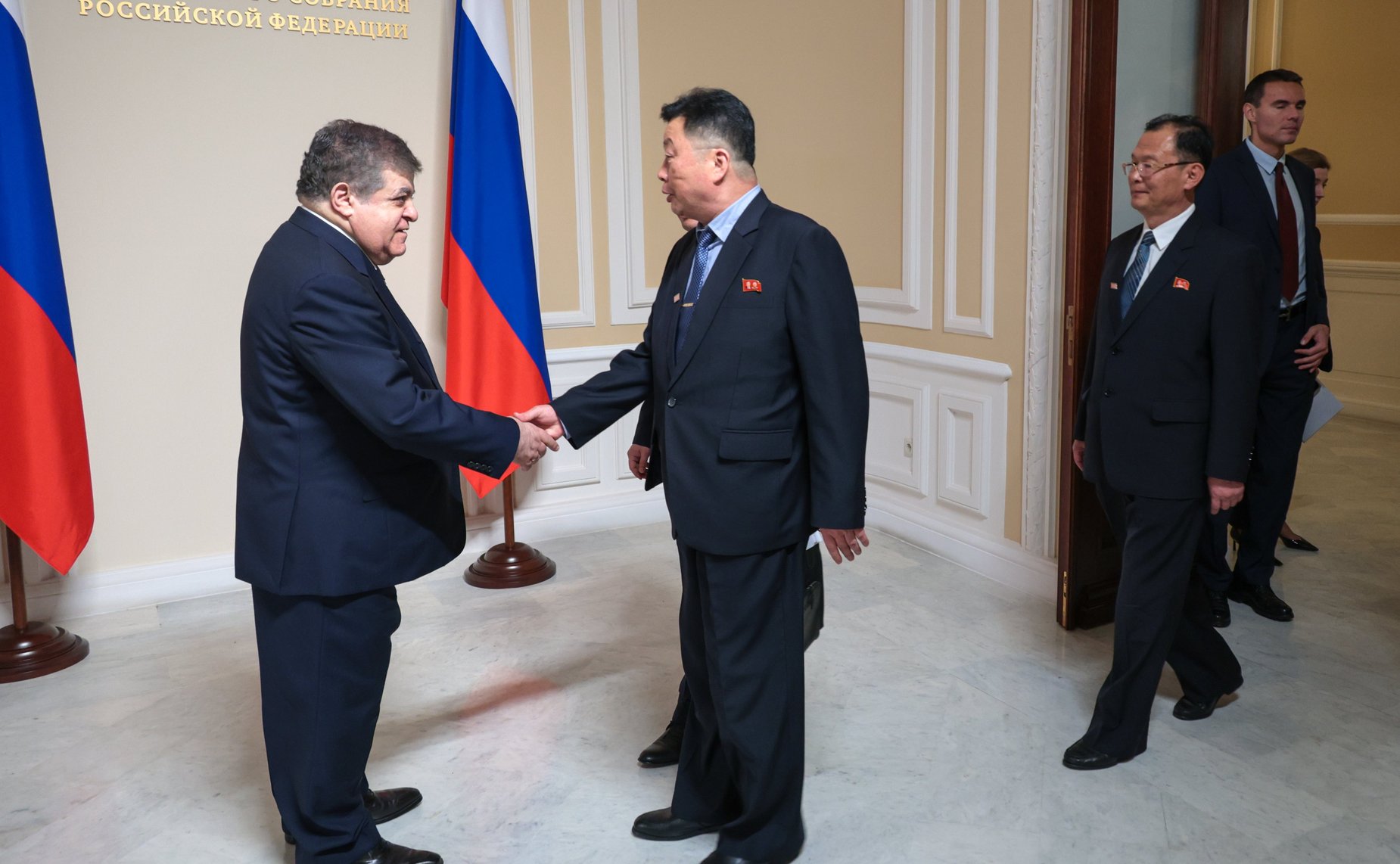 Встреча первого заместителя председателя Комитета СФ по международным делам Владимира Джабарова с руководителем группы содействия развитию корейско-российской дружбы в Верховном народном собрании КНДР Ли Чхолем