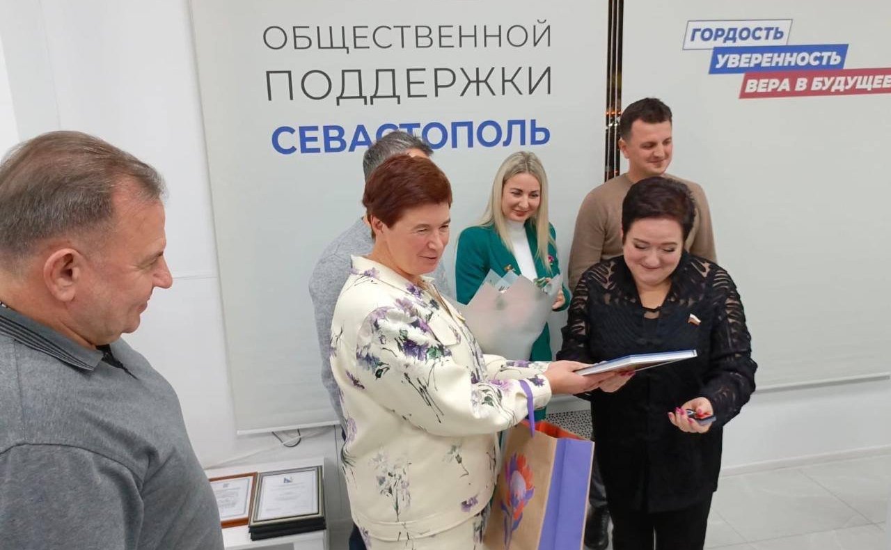 Ларисе Мельник вручен почетный знак ВМО Ленинского муниципального округа «За заслуги и отличие»