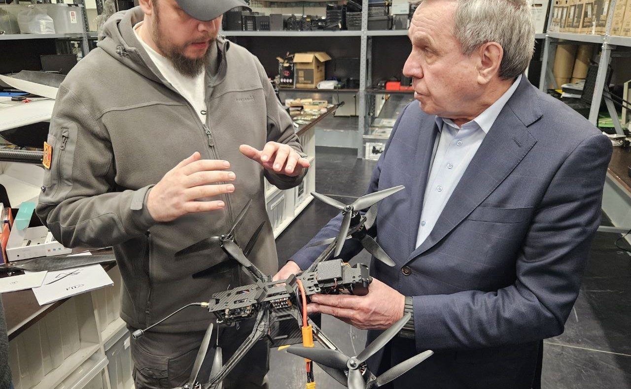 Владимир Городецкий посетил Федерацию гонок дронов в Новосибирской области