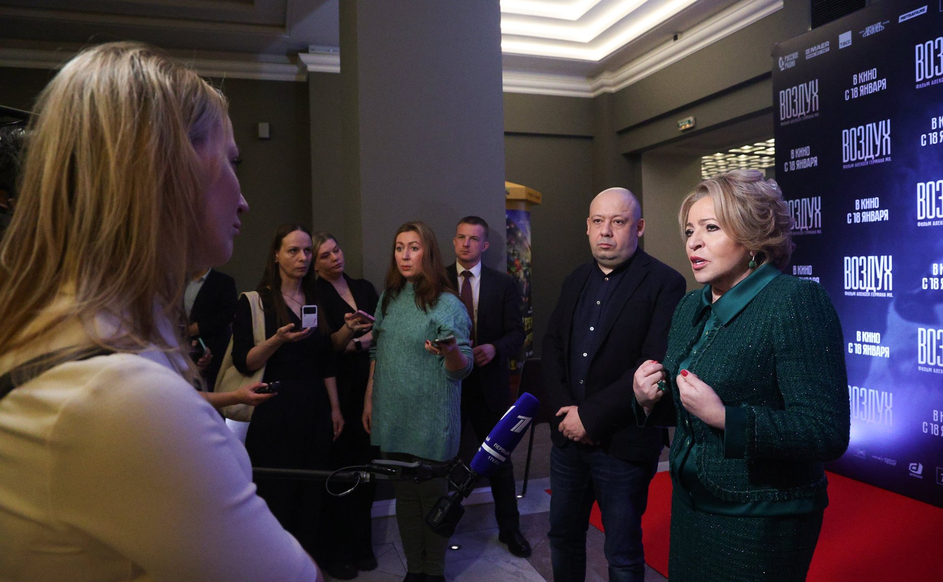 Валентина Матвиенко вместе с блокадниками приняла участие в просмотре художественного фильма «Воздух»