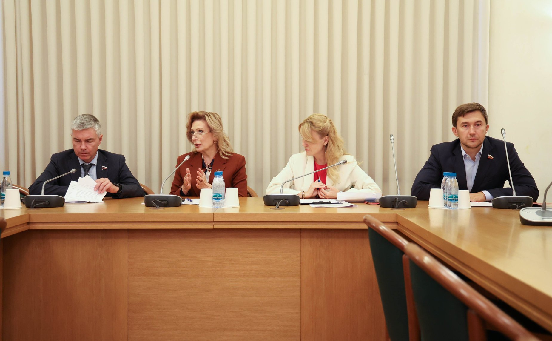 Сенаторы обсудили успешные практики и предложения по развитию НКО