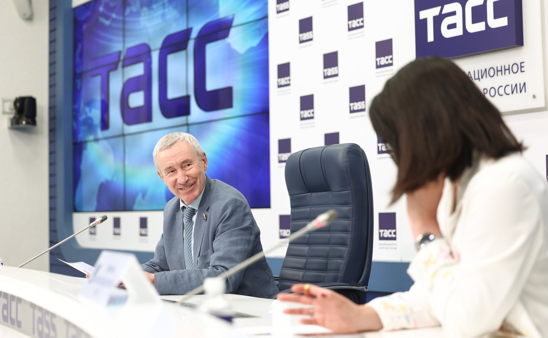 В пресс-центре ТАСС прошла пресс-конференция председателя Комиссии СФ по защите государственного суверенитета и предотвращению вмешательства во внутренние дела РФ Андрея Климова, посвященная построению новой архитектуры евразийской безопасности