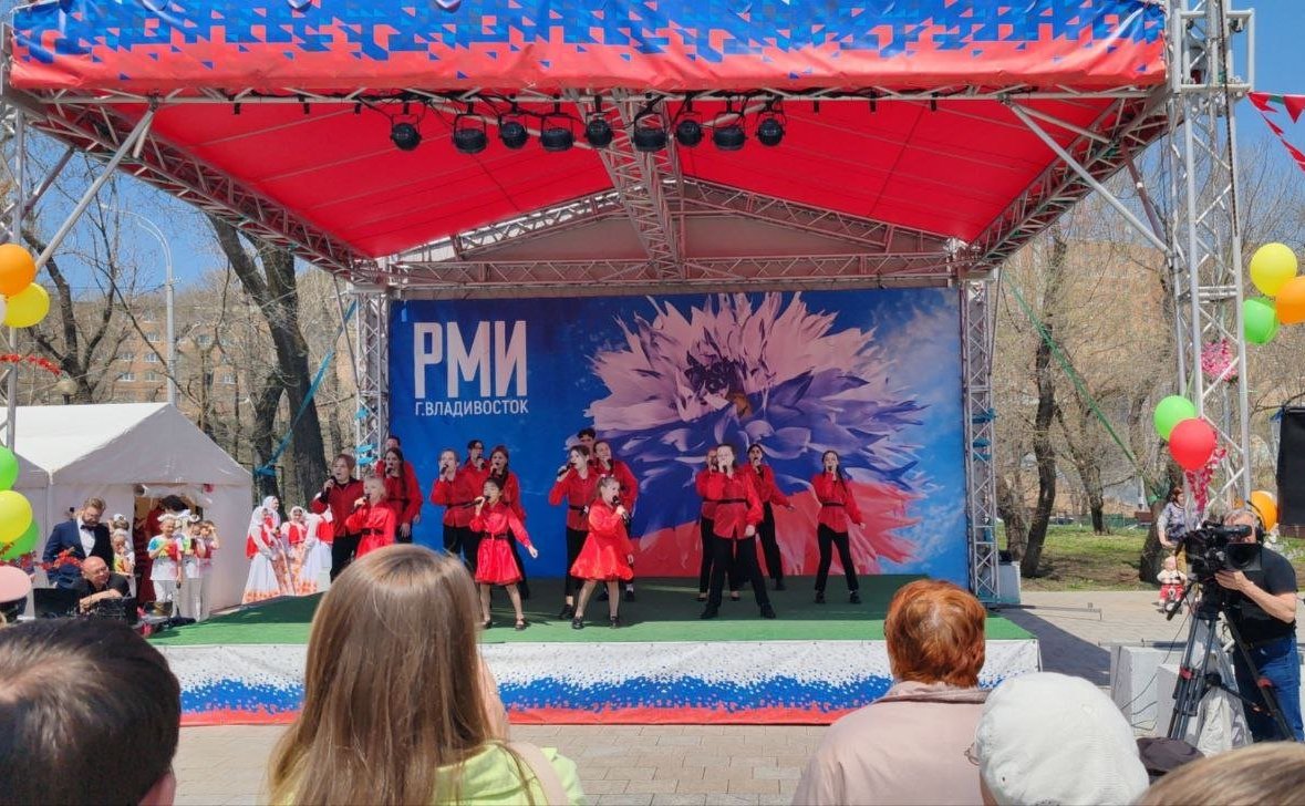 Александр Ролик принял участие в праздничных и профориентационных мероприятиях, посвященных Дню Весны и Труда