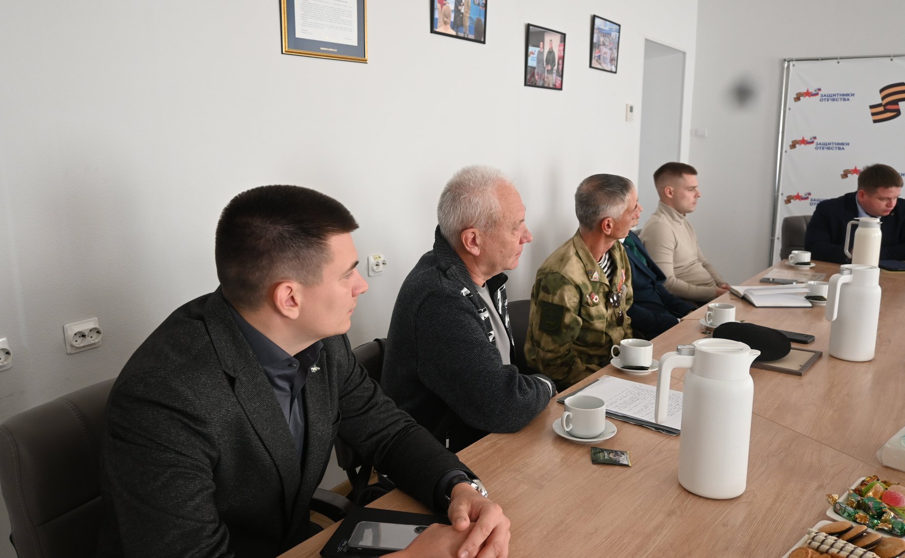 Александр Ролик провел встречу с участниками специальной военной операции и членами их семей в Приморском филиале фонда «Защитники Отечества»