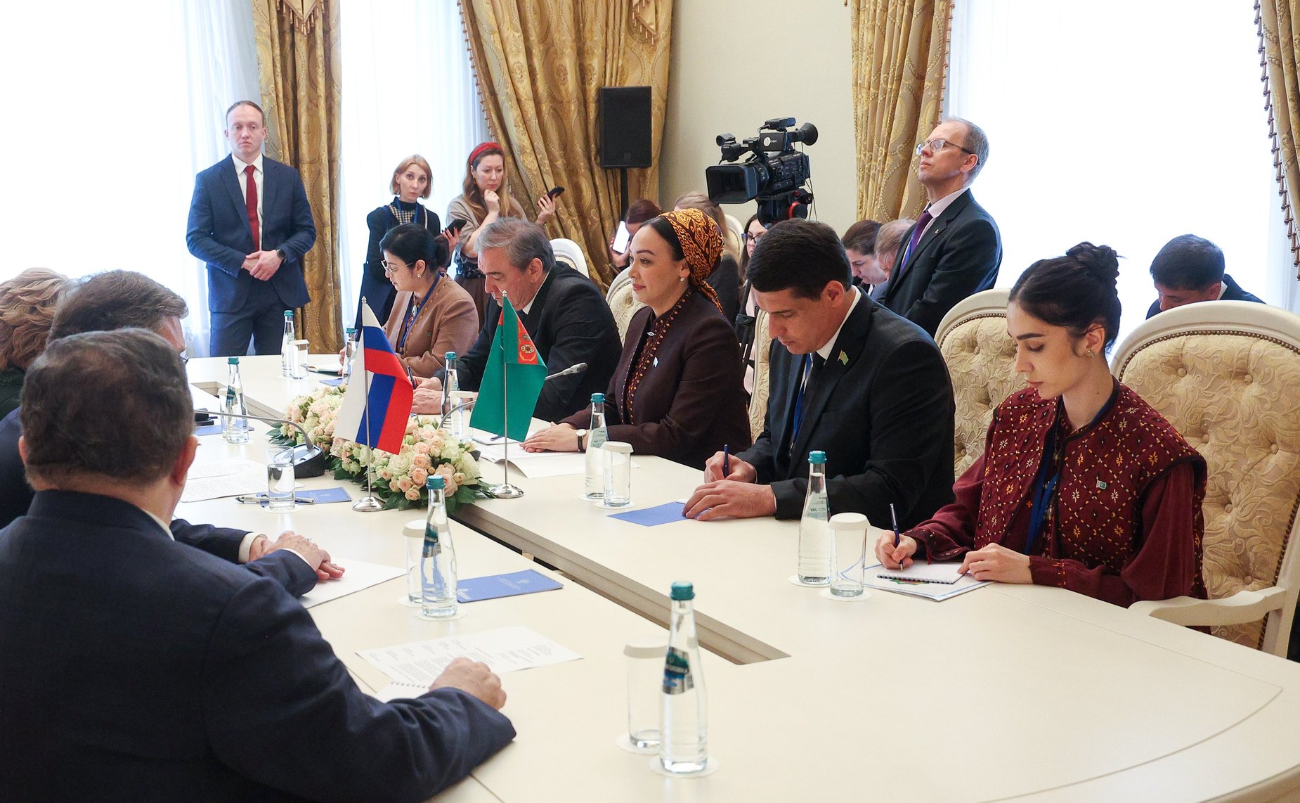 Валентина Матвиенко провела встречу с Председателем Меджлиса Туркменистана Дуньягозель Гулмановой