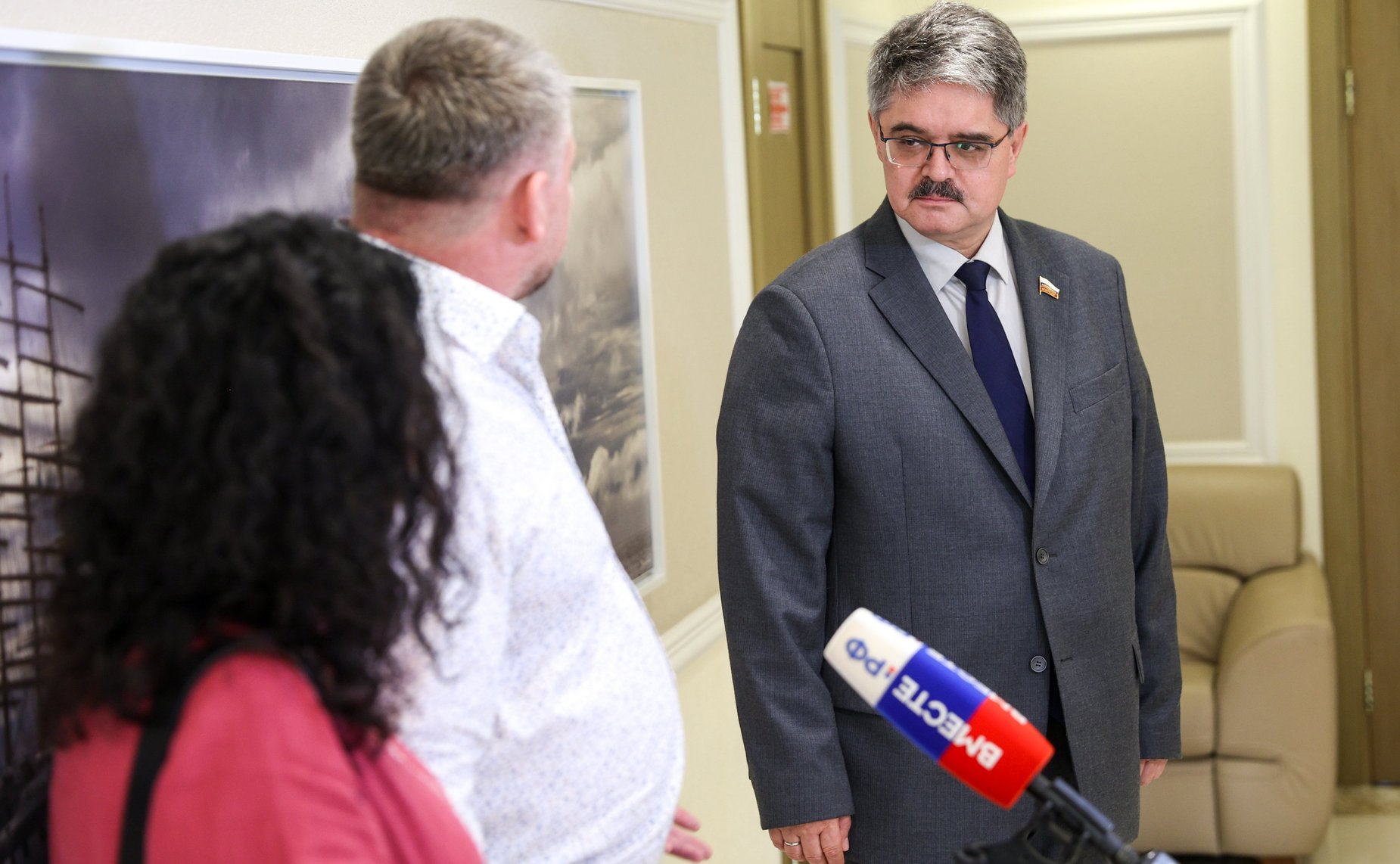 Открытие в Совете Федерации выставки творческих работ президента Международного союза художников-анималистов Сергея Ильинского-Акулова