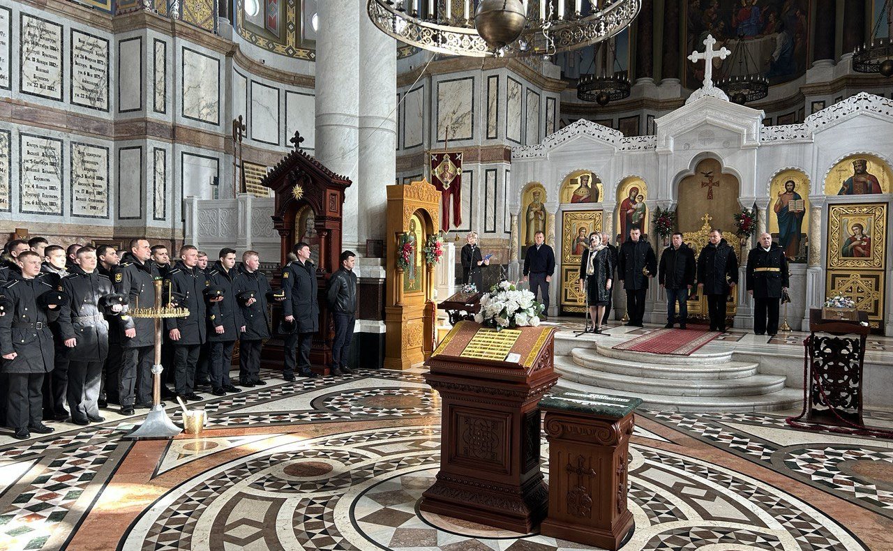 Екатерина Алтабаева в рамках региональной недели приняла участие в памятных мероприятиях, посвященных 218-й годовщине со дня рождения вице-адмирала Владимира Алексеевича Корнилова