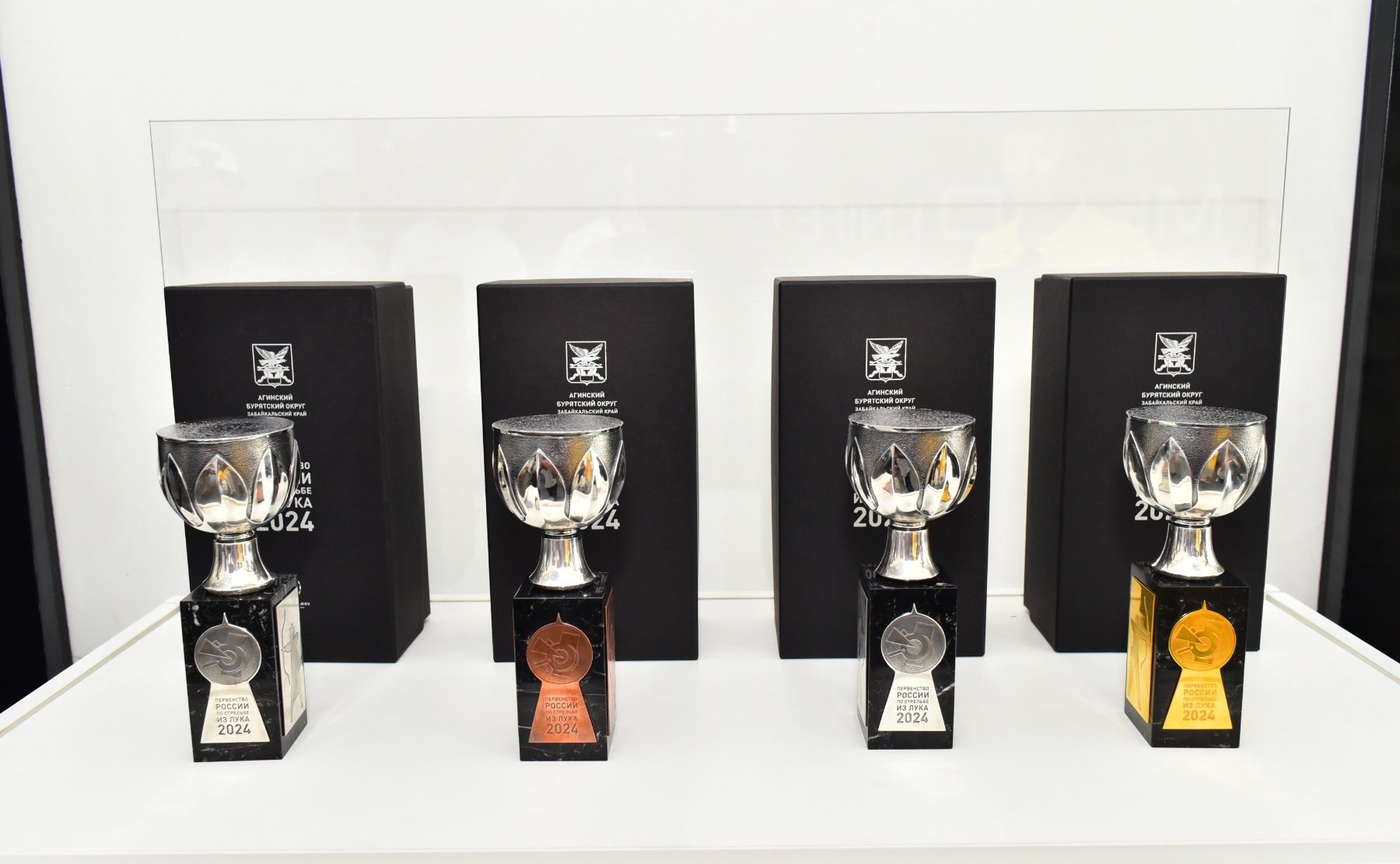 Баир Жамсуев принял участие в презентации наградного материала Первенства России по стрельбе из лука, прошедшей в мастерской Международной ассоциации бурятских оружейников