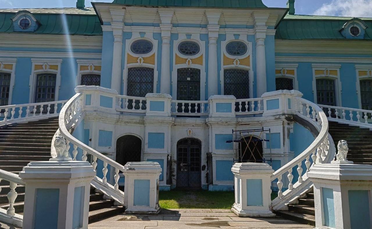 Артем Малащенков окажет содействие в сохранении старинного здания на территории усадьбы А.С. Грибоедова