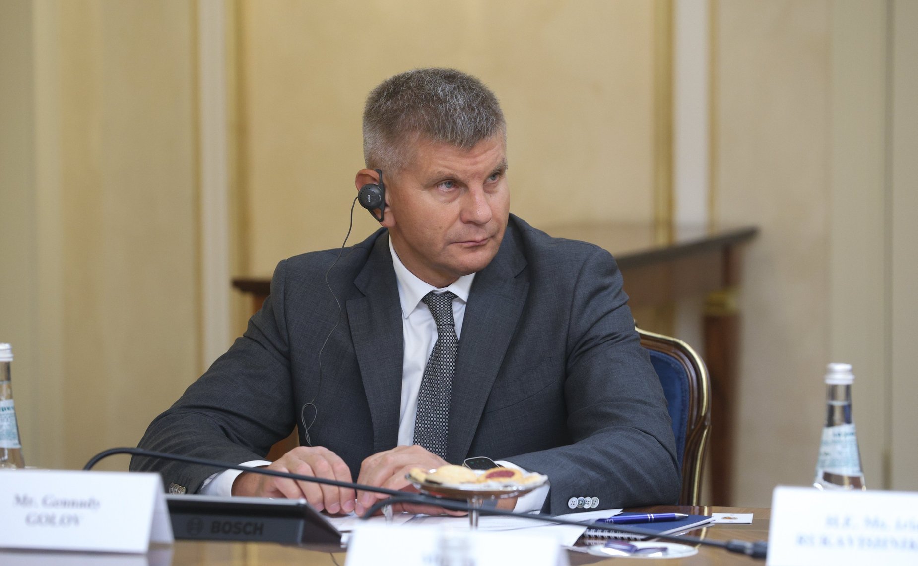 Геннадий Голов