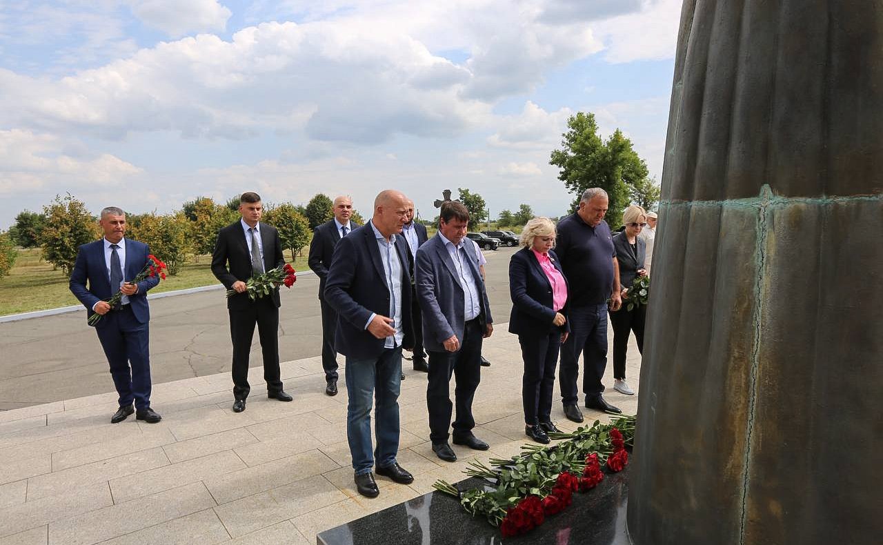 Делегации Совета Федерации приняла участие в праздничных мероприятиях по случаю 15- летия признания независимости Республики Южная Осетия