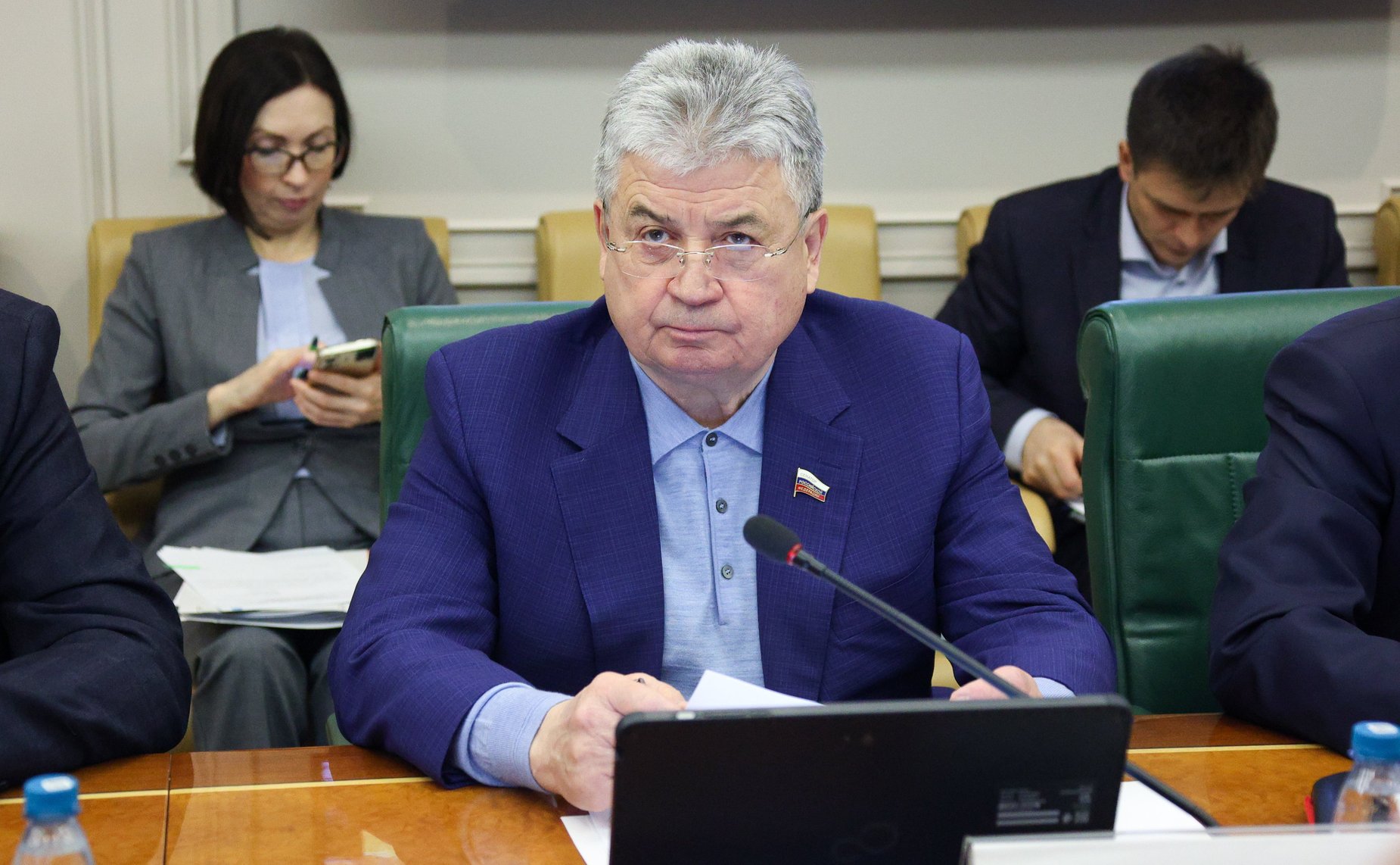 Геннадий Емельянов