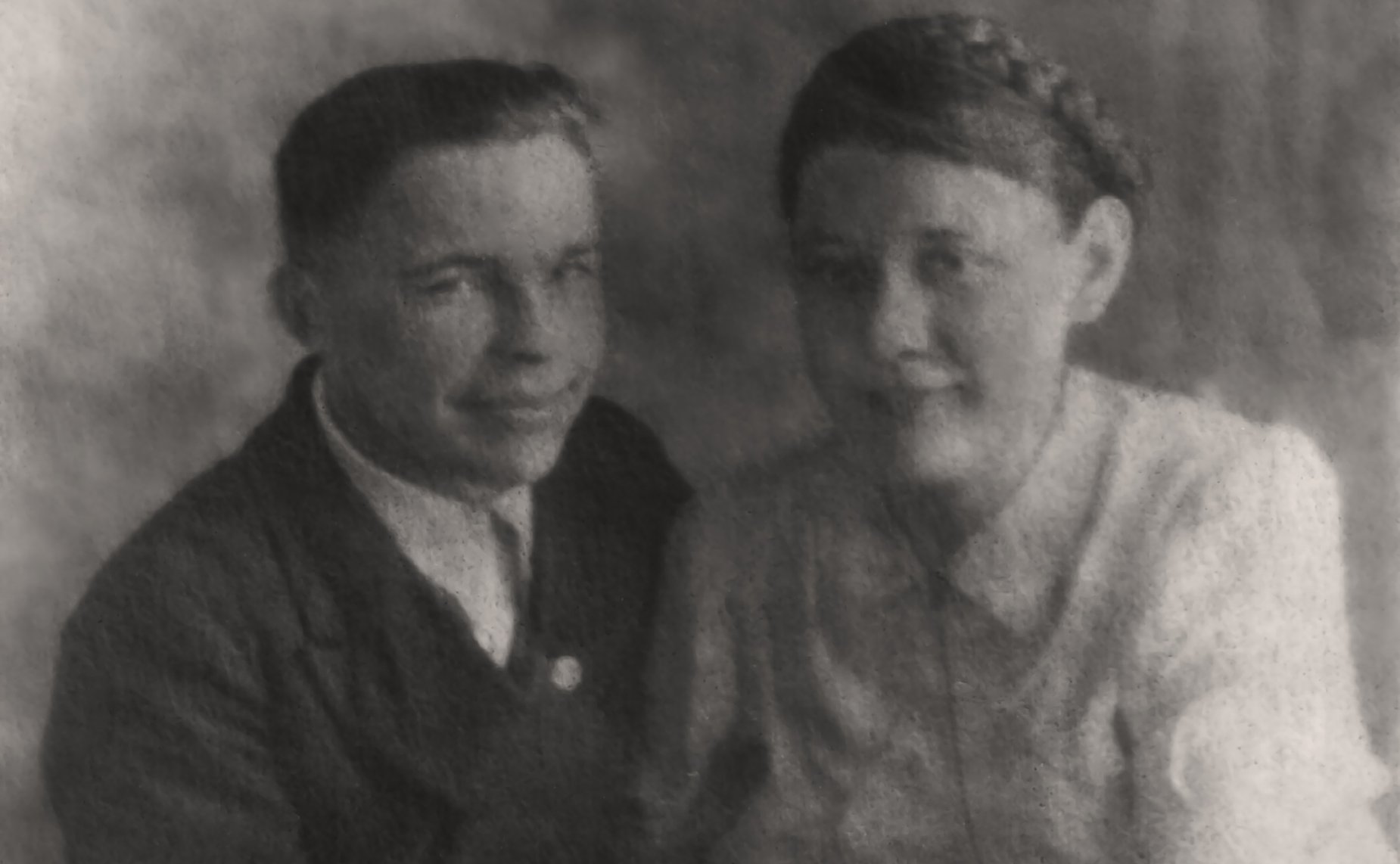 Николай и Зинаида Киселевы. Николай Павлович (1916 гр.) Призван на военную службу в 1939 г. Прошел всю войну. Воевал на Белорусском фронте. Сержант. Зинаида Александровна (1925 гр.)- труженица тыла. Родители заместителя Председателя СФ Г.Н. Кареловой