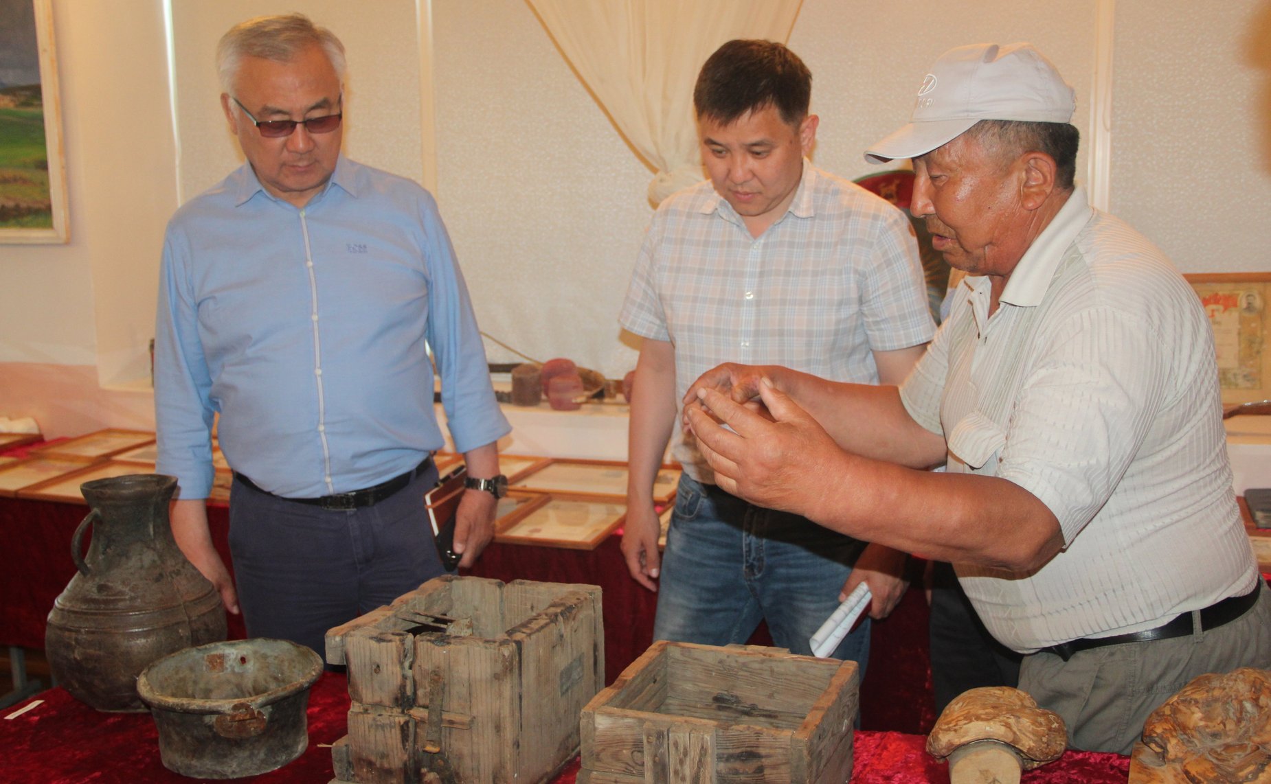 Баир Жамсуев в рамках командировки в регион, встретился с руководством Агинского Бурятского округа, Агинского района, с активом сел Будулан и Судунтуй, руководителями организаций, учреждений и депутатами местного совета